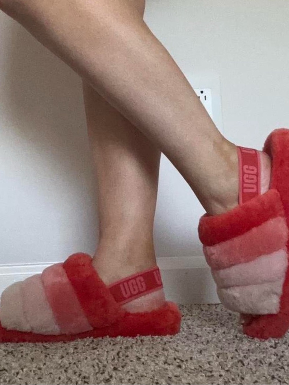 UGG Iconic Women's Fluff Yeah Slide in Pink and Red Ombre Size 9